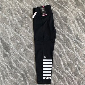 NWT Victoria Sport Capri Leggings